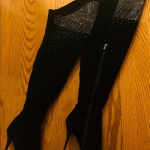 Black suede  tall heel boots 👍